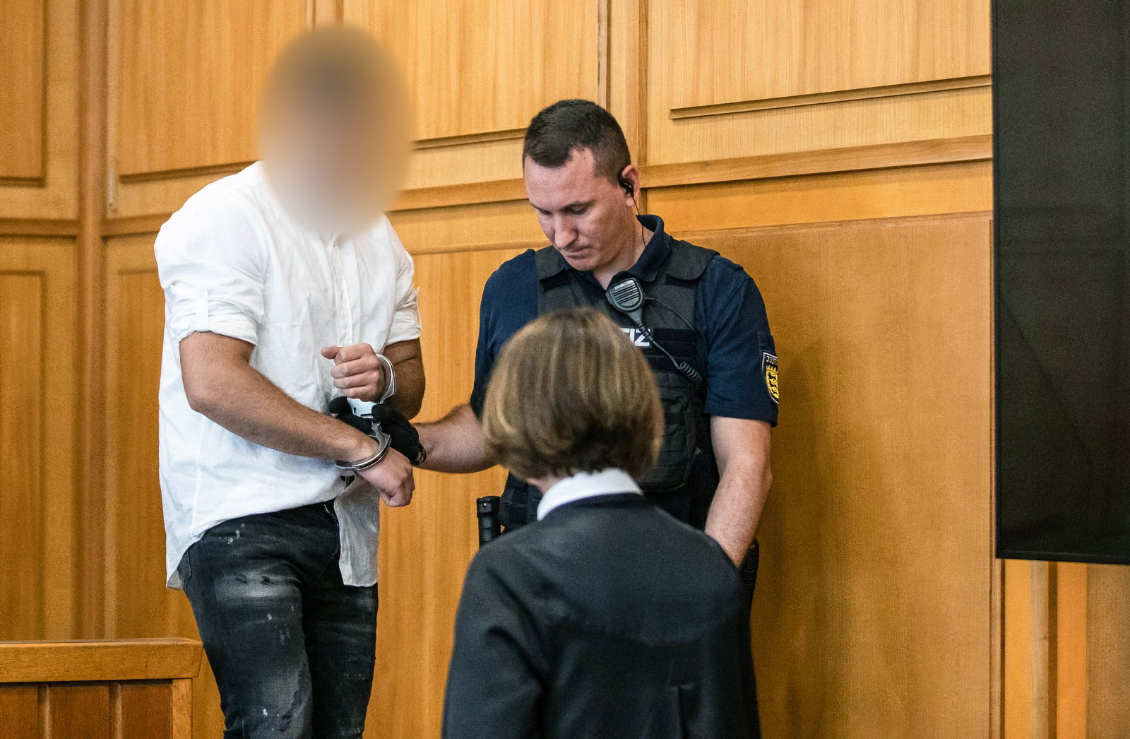 Das Gericht sieht den Mann trotz seiner Haft als Gefahr an. (Archivbild) 