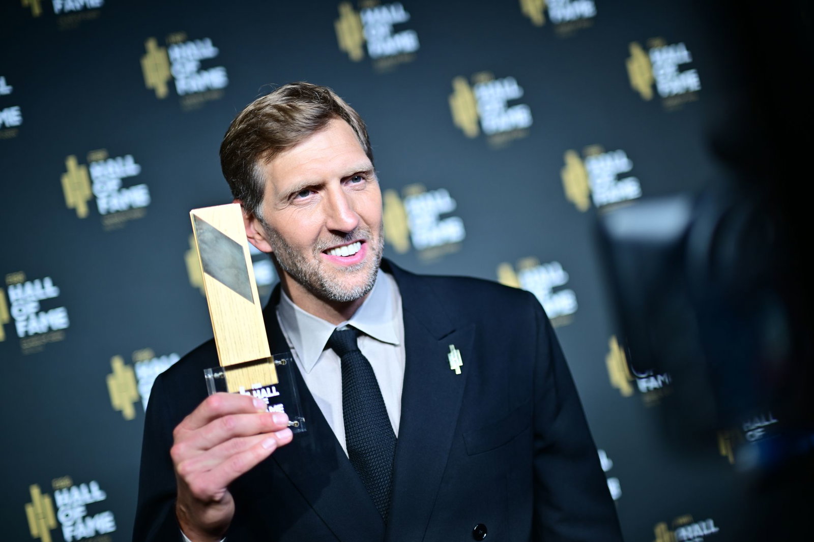 Dirk Nowitzki freute sich über seine nächste Ehrung.