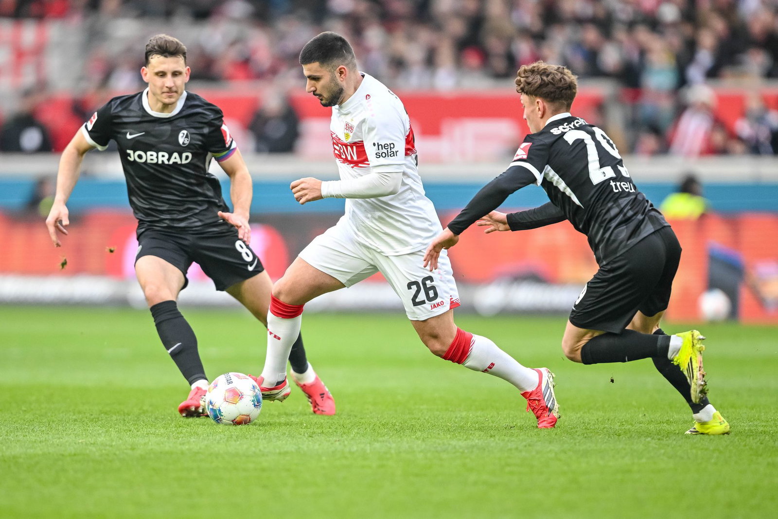 Deniz Undav (M.) und der VfB treffen im Pokal-Halbfinale auf Freiburg. (Archivbild)