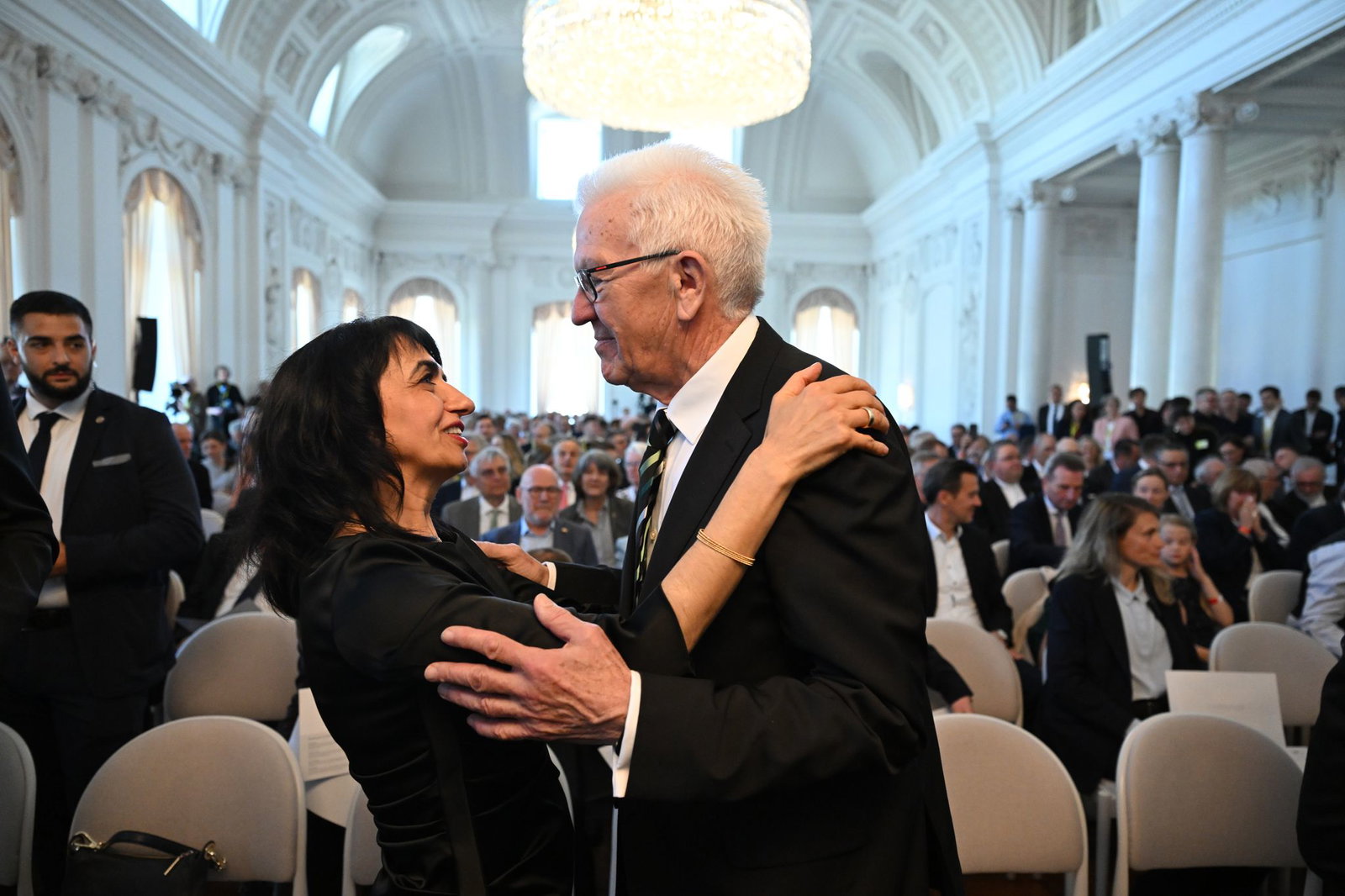 Kretschmann wird im feierlichen Rahmen verabschiedet.