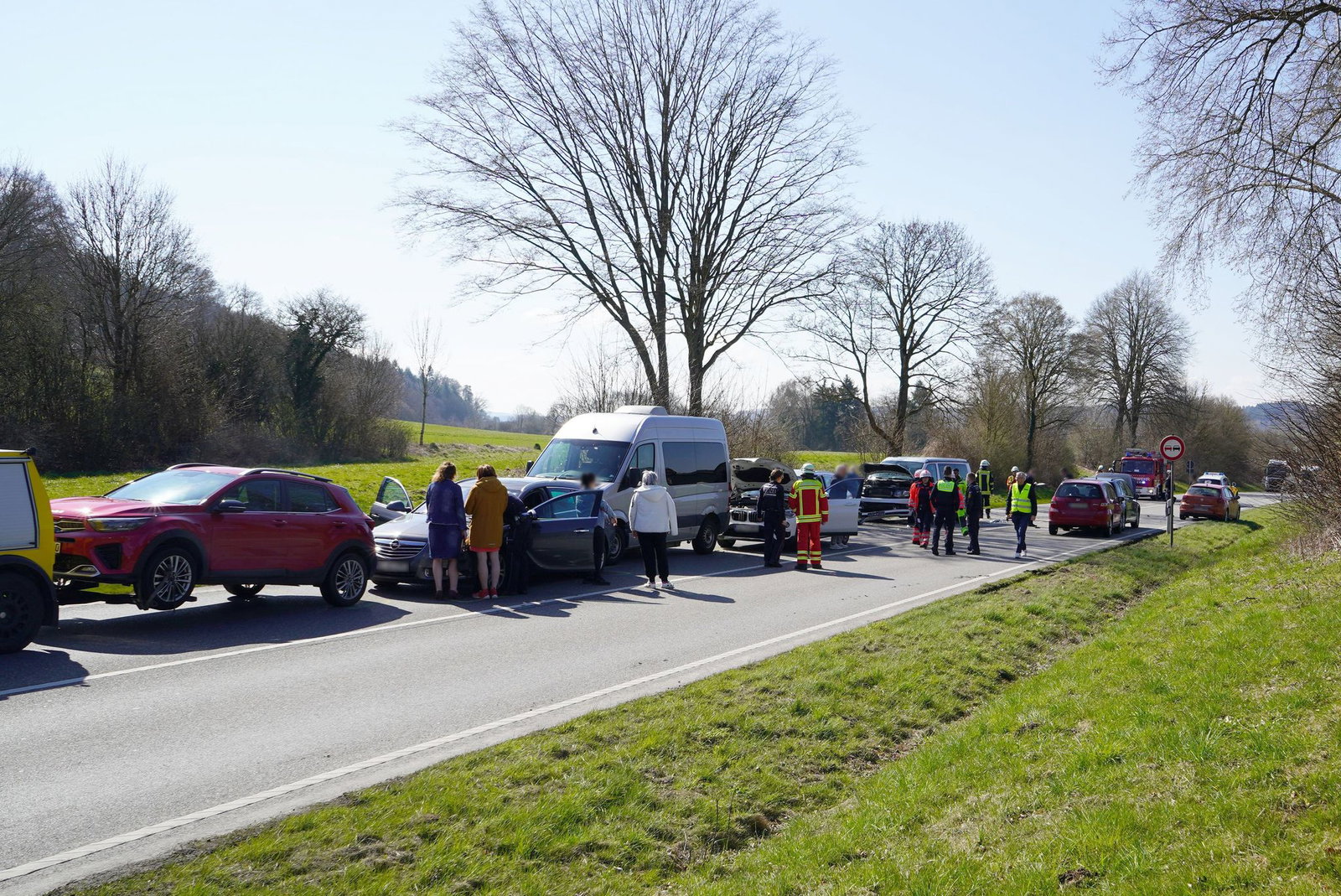 Eine 34-Jährige kam mit Verdacht auf schwerere Verletzungen stationär in eine Klinik. 