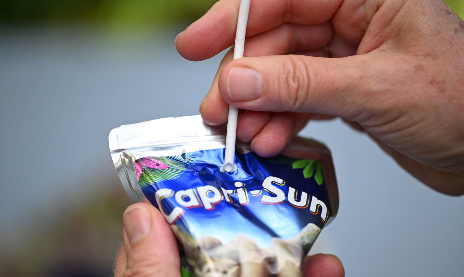 Capri-Sun kämpft um eine Rückkehr zu Plastikstrohhalmen – Kunden hätten sich etwa über den Papiergeschmack beim Trinken beschwert, sagt das Unternehmen aus Eppelheim. (Symbolbild)