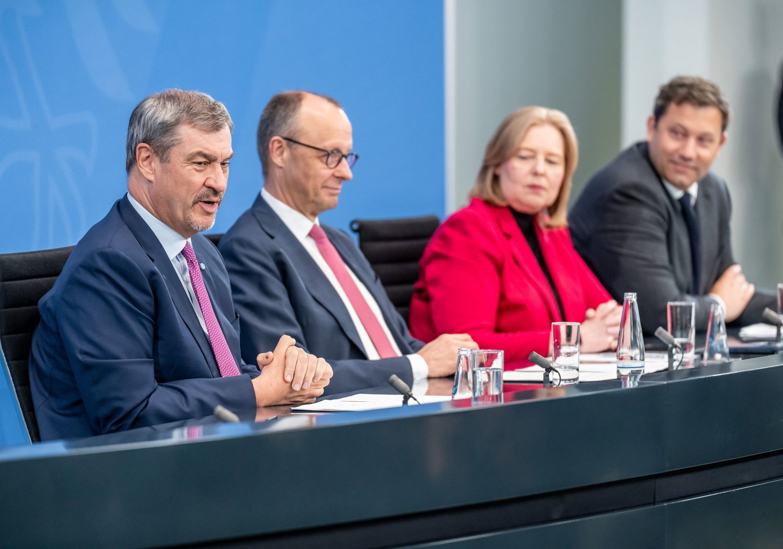 CSU-Chef Markus Söder und die anderen Koalitionsspitzen stimmen die Bürger auf weitere Schritte ein.