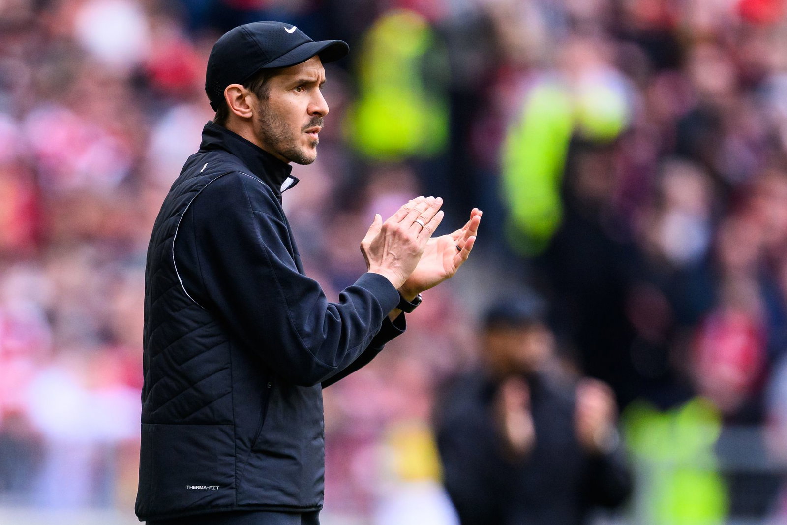 Trotz guter Leistung verloren: Freiburgs Trainer Julian Schuster.