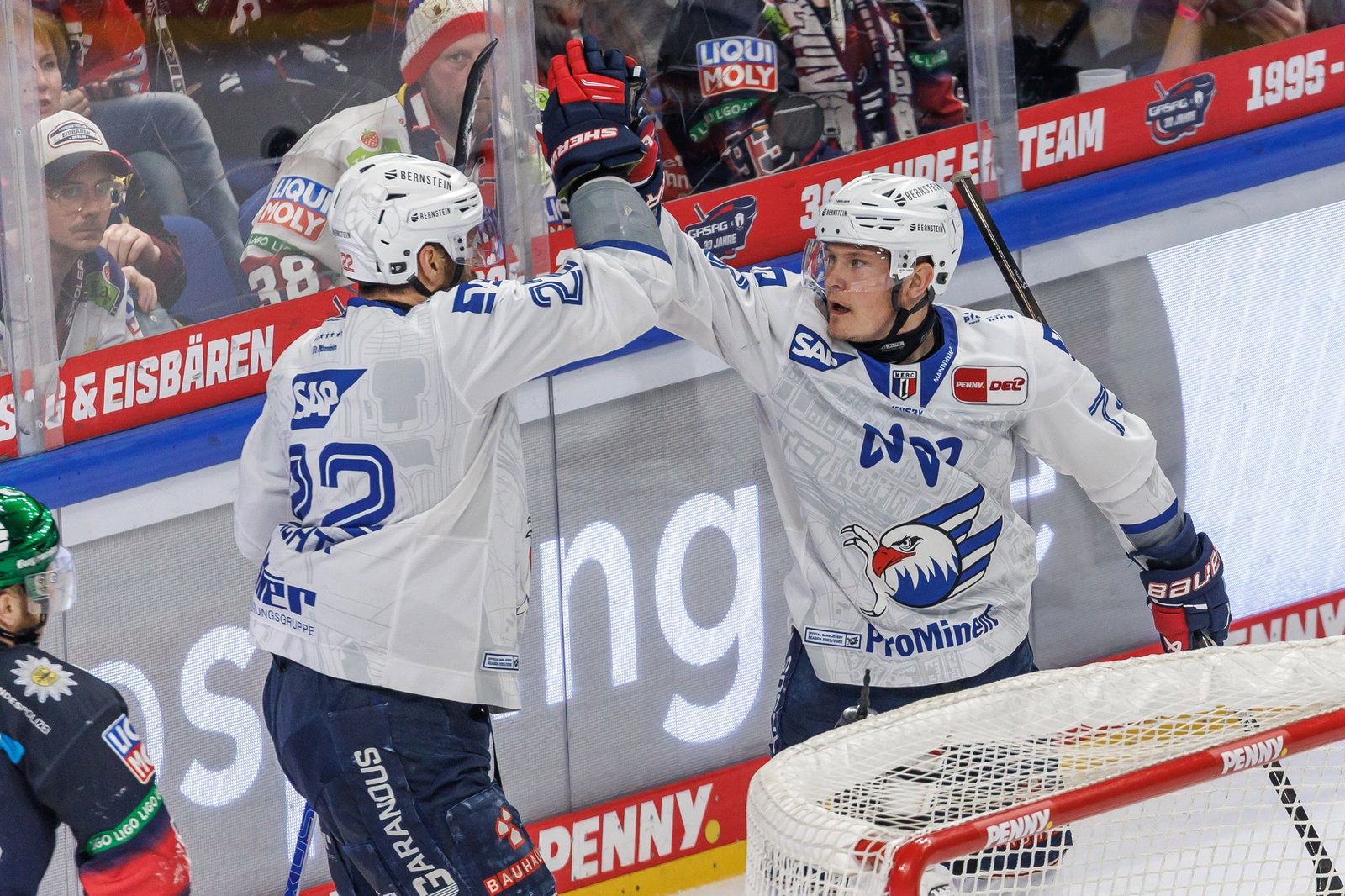 Die Adler Mannheim werden für einen bravourösen Kampf gegen Berlin belohnt