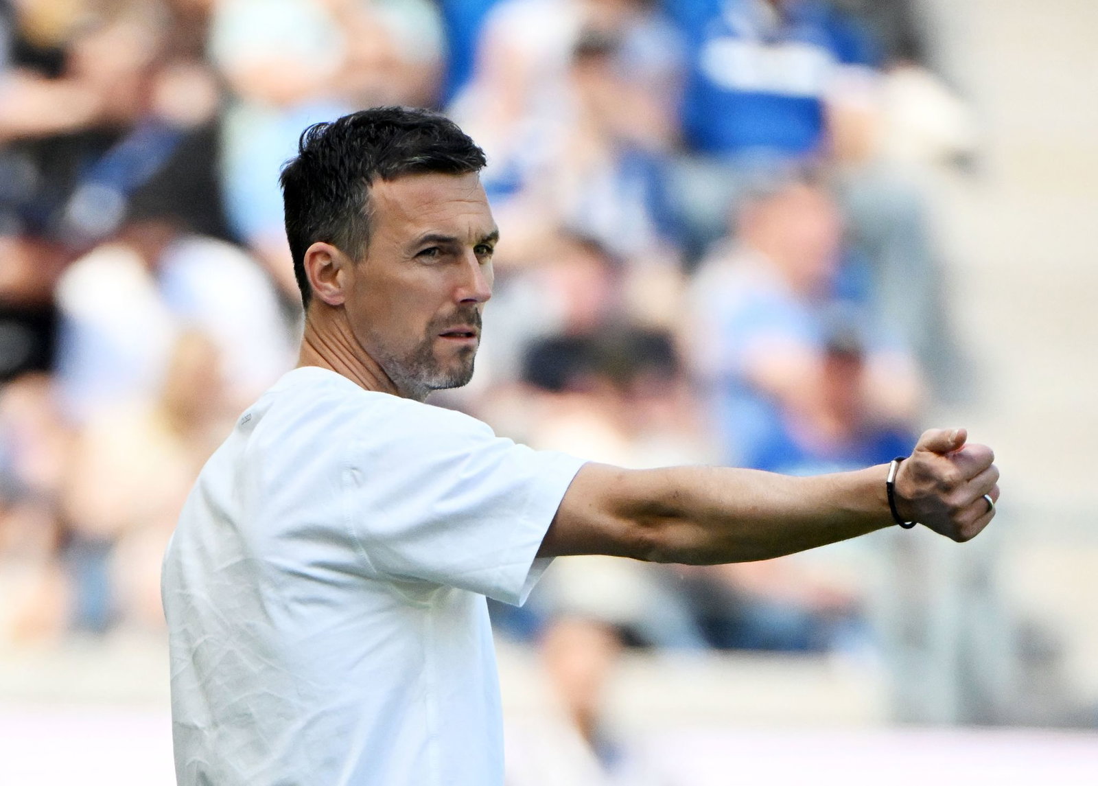 Christian Eichner rät Youngster Louey Ben Farhat seine Zukunftsentscheidung gut abzuwägen.