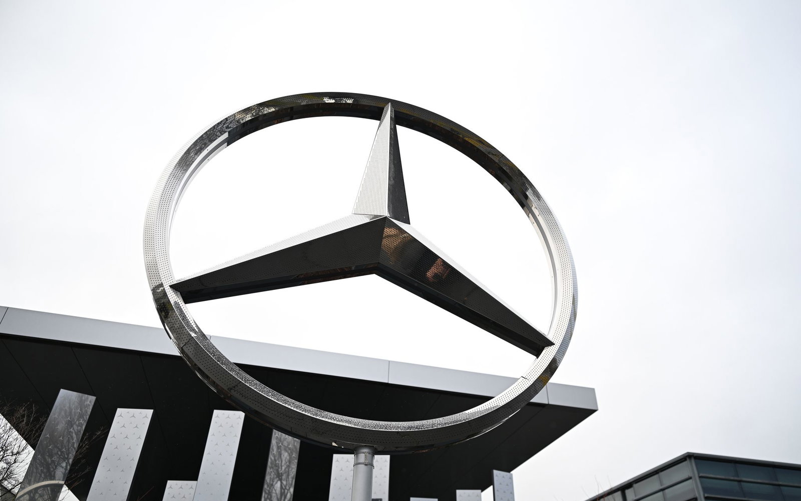 Mercedes-Benz: Verträge zum Verkauf der Leasingtochter Athlon unterzeichnet. (Archivbild)
