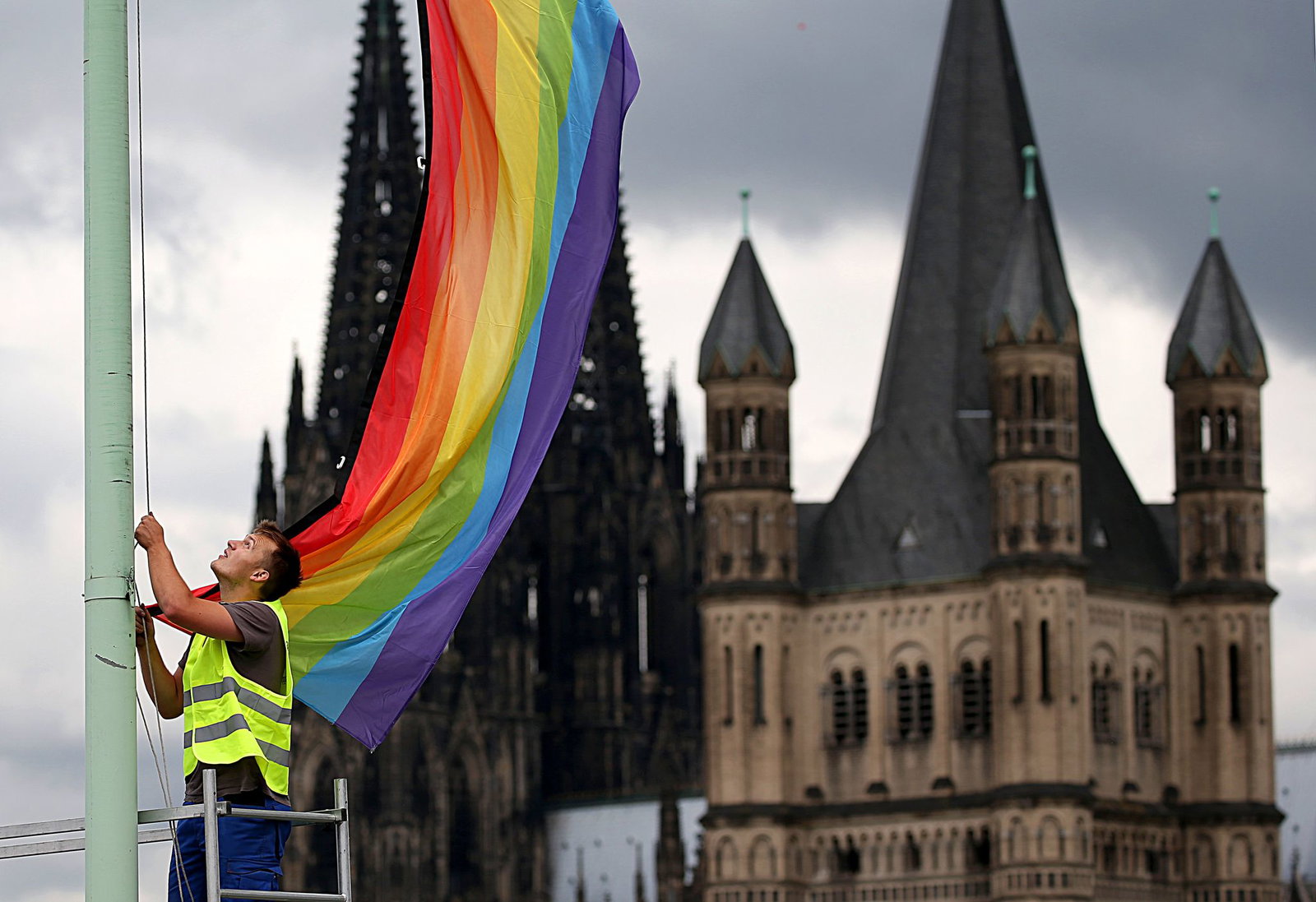 Segensfeiern für homosexuelle Paare sind in der katholischen Kirche umstritten. (Archivbild)