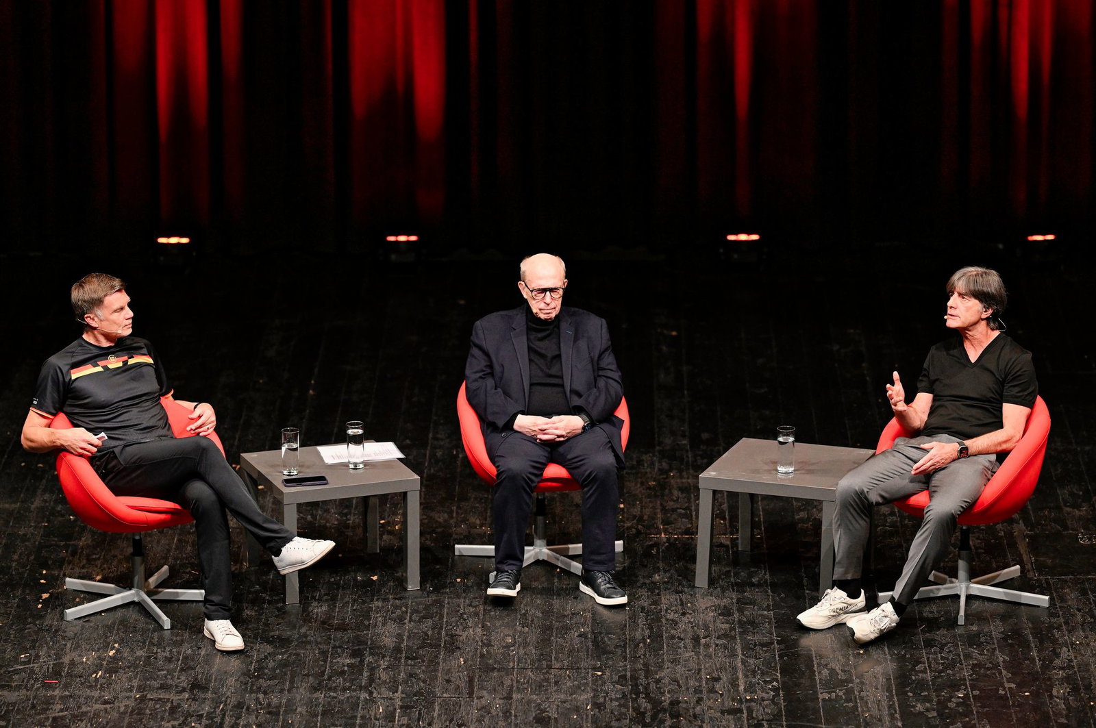 Reiner Calmund erinnerte bei seinem Bühnenprogramm an große Spiele aus der Vergangenheit.