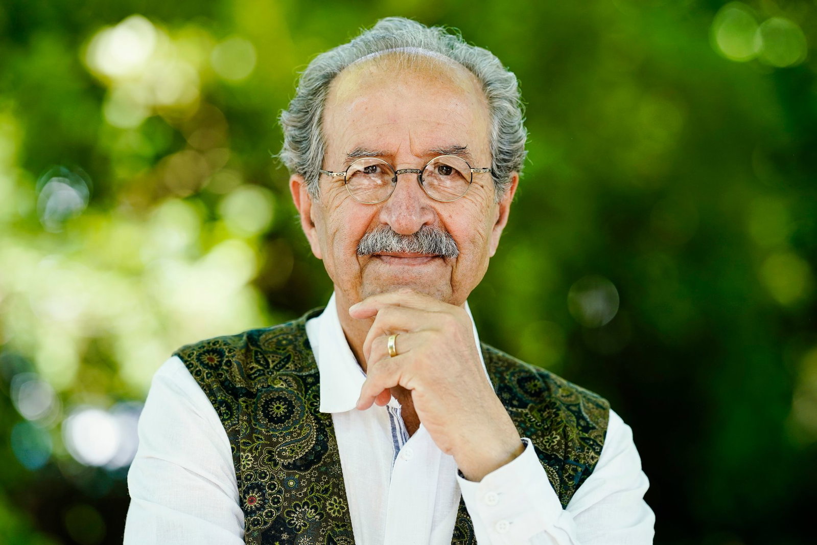 Rafik Schami erhielt 2022 die Carl-Zuckmayer-Medaille für seine Verdienste um die deutsche Sprache. (Archivbild)