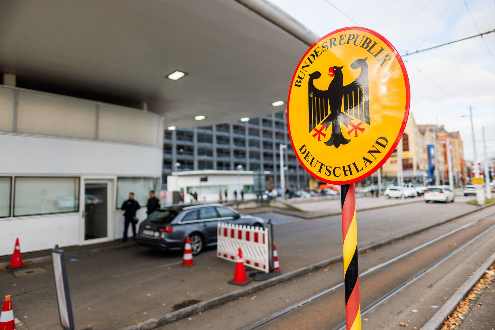 Bundespolizisten haben in Weil am Rhein einen per Haftbefehl gesuchten Mann festgenommen. (Symbolbild)