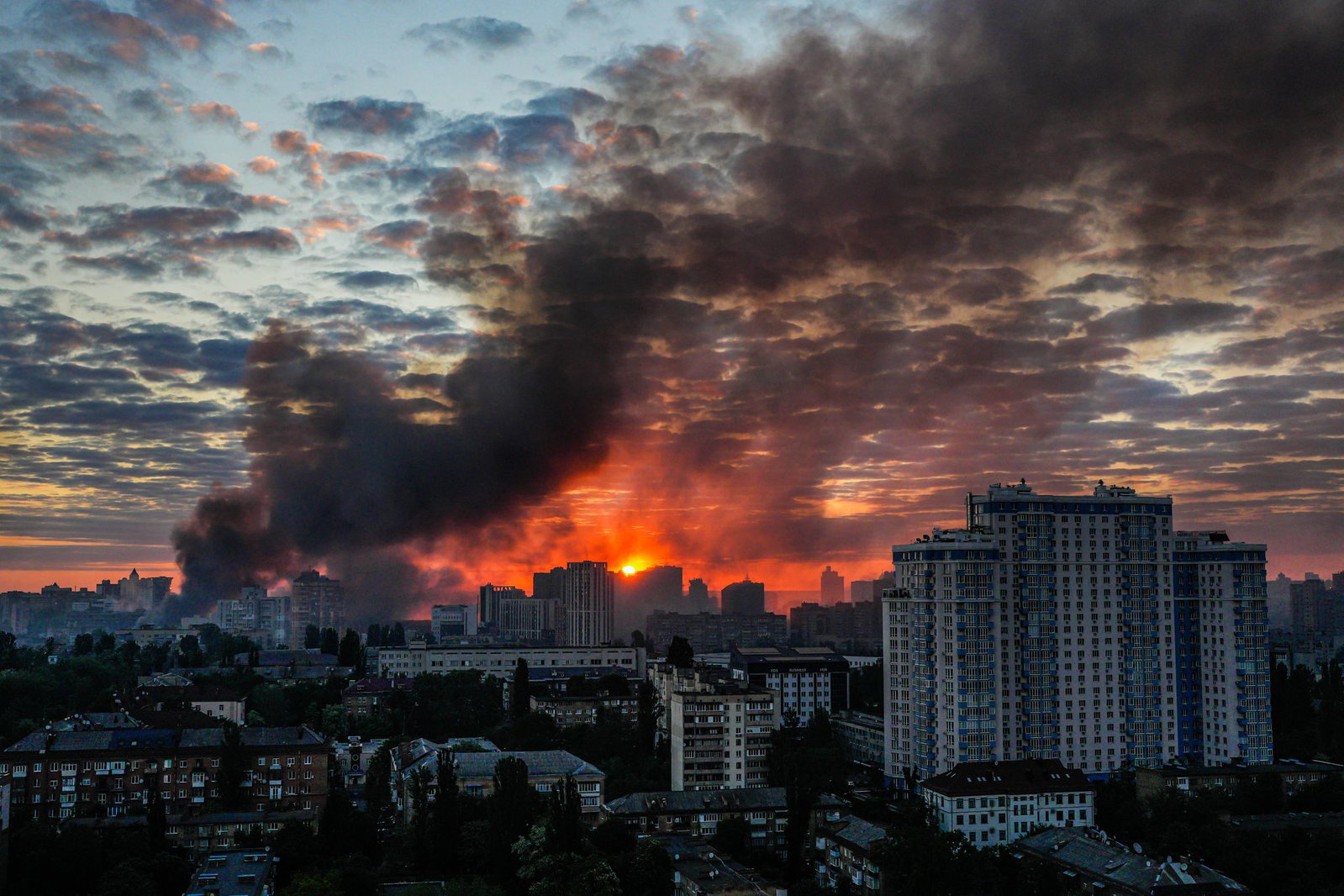 Russland hat die Ukraine in der Nacht zu Sonntag mit einem massiven kombinierten Angriff überzogen. 