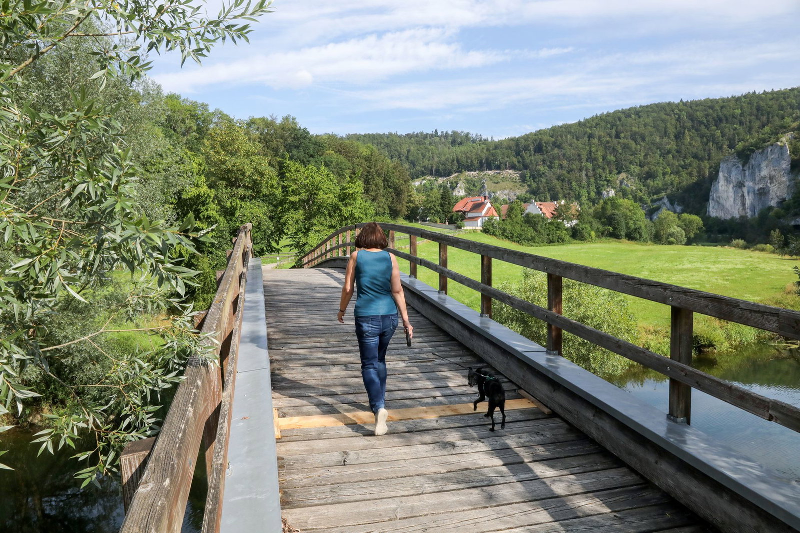 Das warme Wetter lockt am Pfingstwochenende nach draußen. (Archivbild)