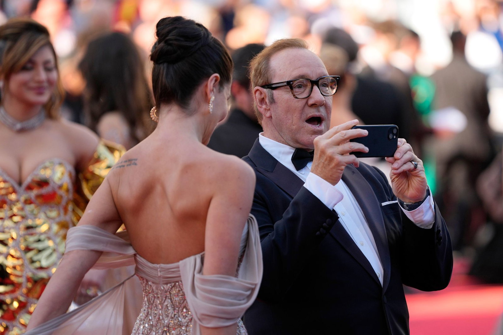 Via Lemann (l) und Kevin Spacey auf dem roten Teppich. 