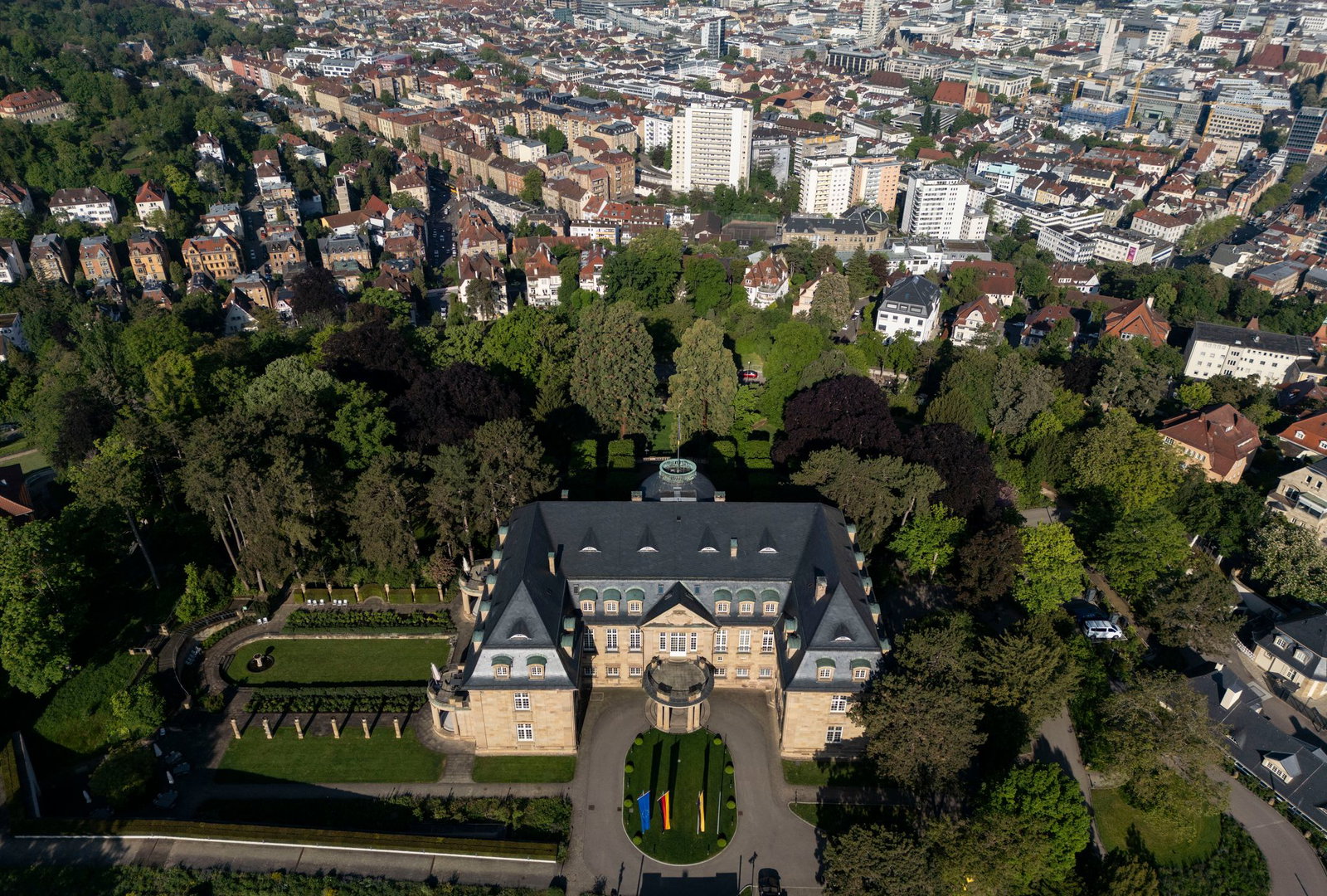 Wer bekommt hier in der Villa Reitzenstein in der kommenden Woche seine Ernennungsurkunde als Ministerin oder Minister? 