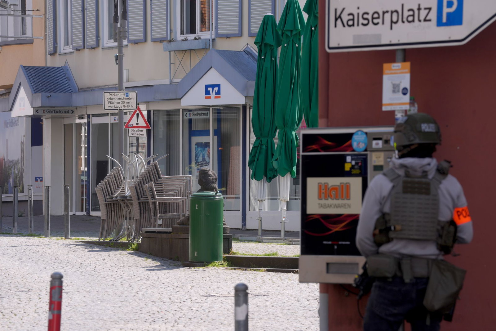  Die Ermittlungen nach dem Großeinsatz in Sinzig laufen. (Archivbild) 