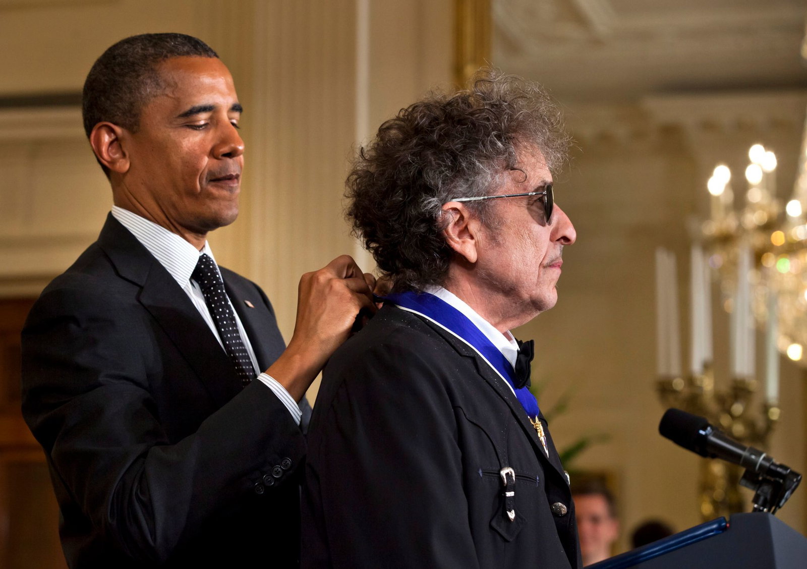 Der damalige US-Präsident Barack Obama zeichnete Dylan 2012 persönlich mit der Freiheitsmedaille aus. (Archivbild) 