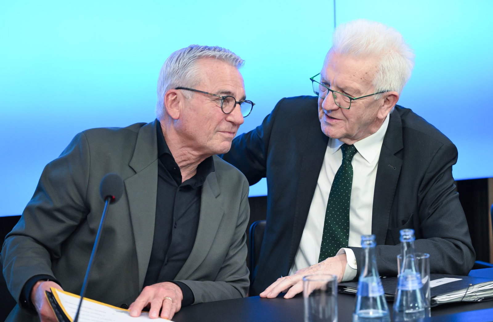 Zum letzten Mal werden Ministerpräsident Kretschmann und sein Stellvertreter Strobl im Kabinett zusammenkommen. (Archivbild)