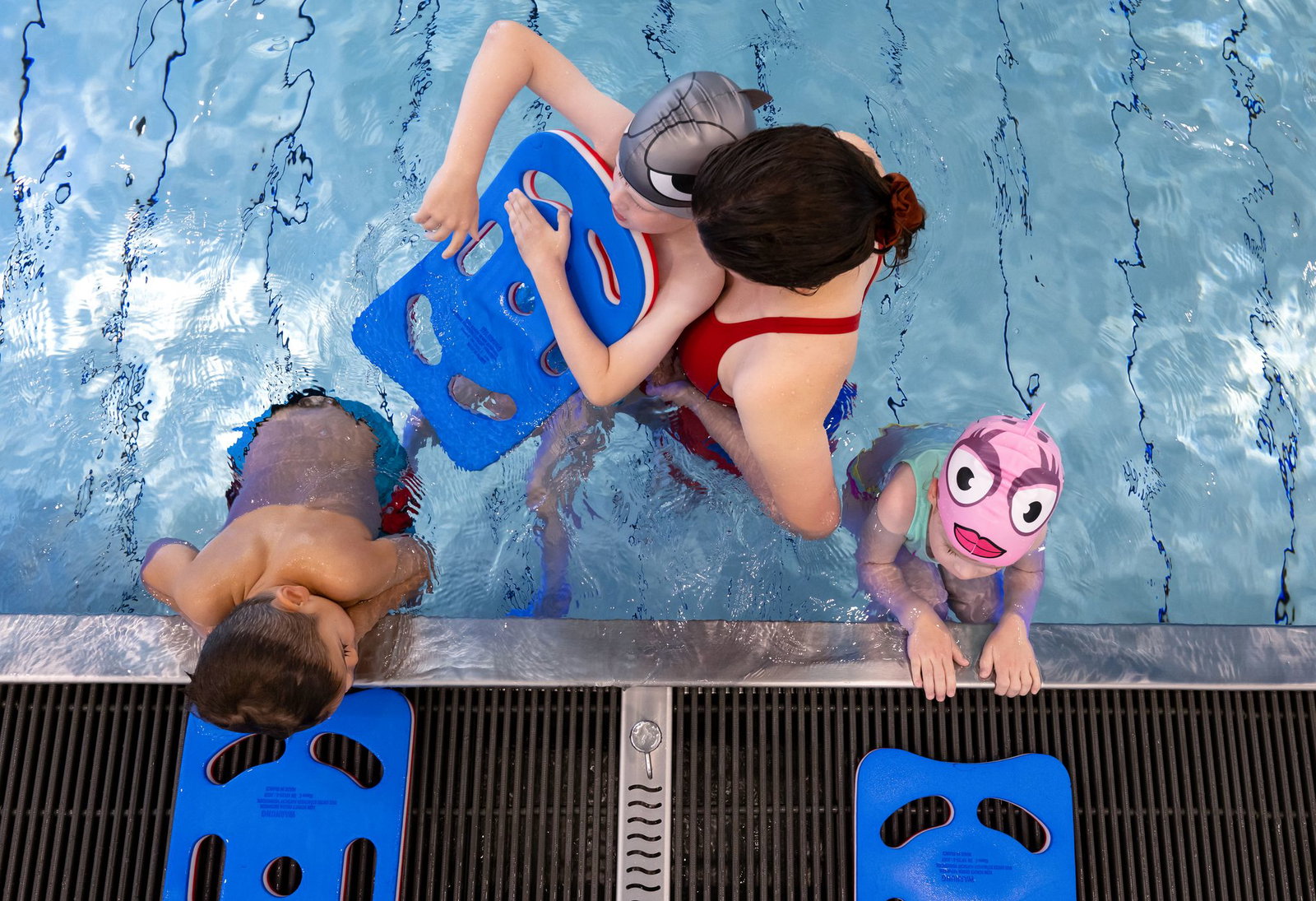 Eltern müssen ihre Kinder im Schwimmbad stets im Blick behalten. (Symbolbild)