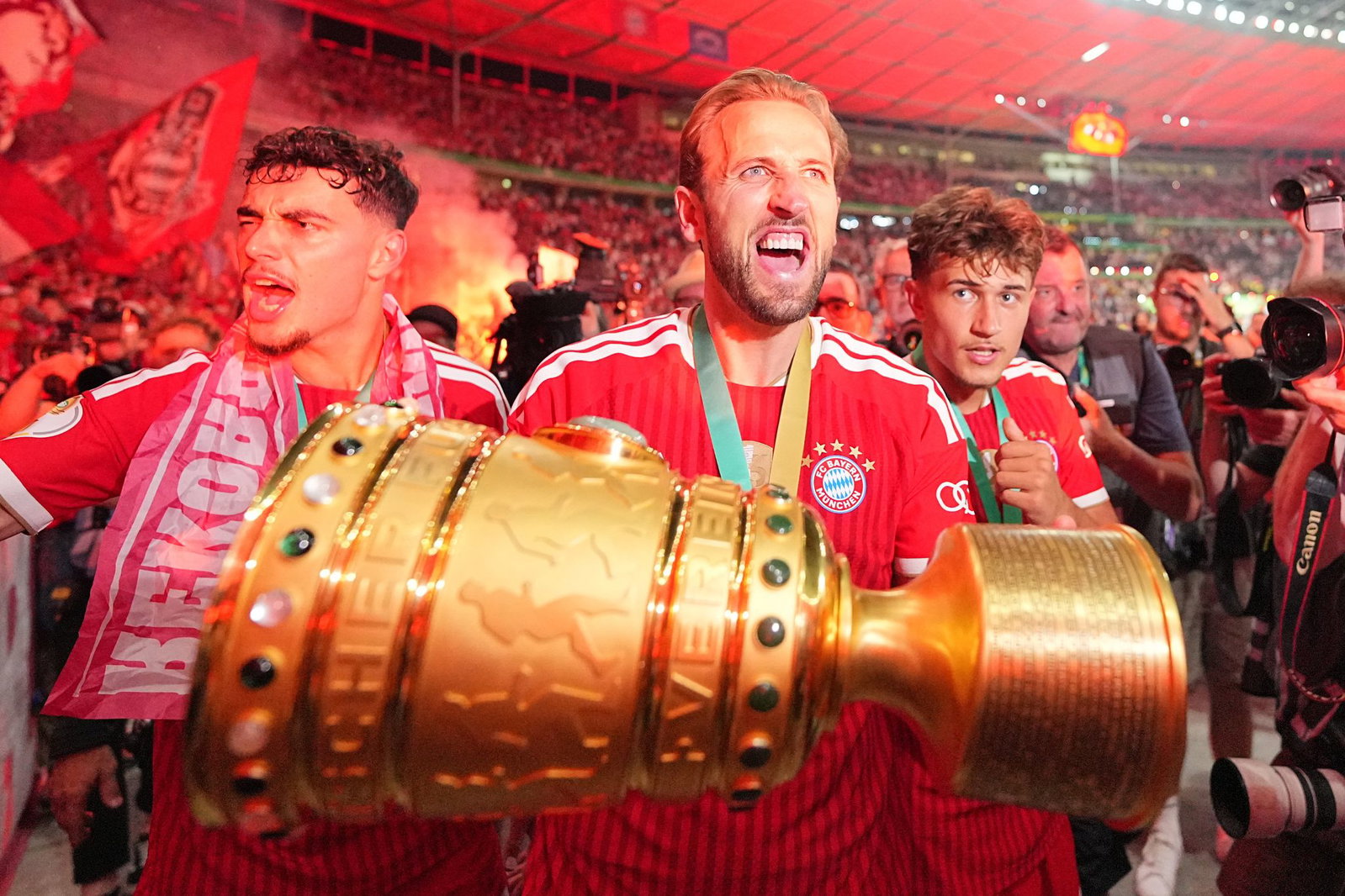 Der FC Bayern will den Weg mit Harry Kane fortsetzen.