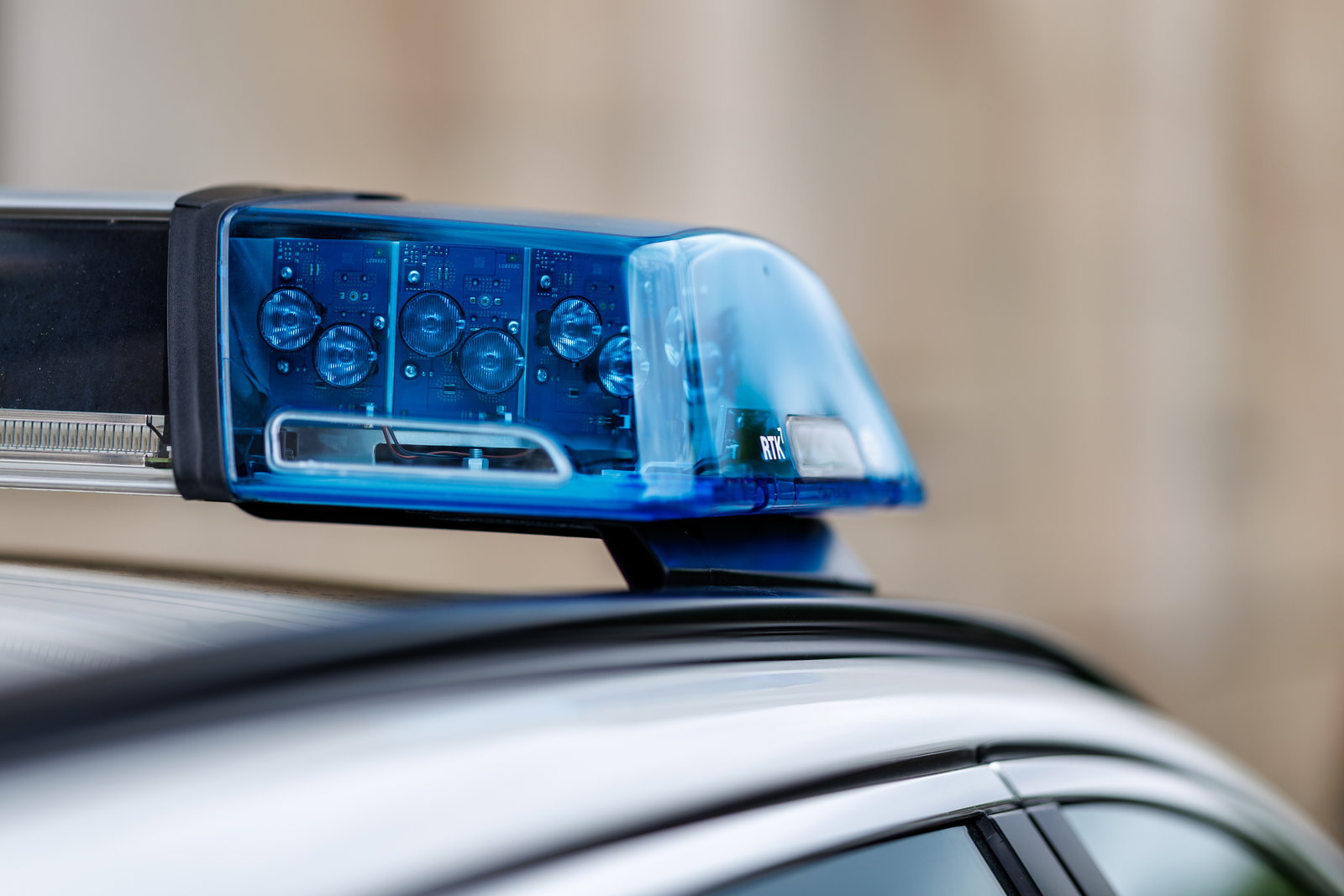 Blaulicht auf einem Streifenwagen