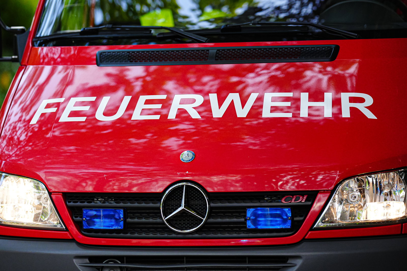 Feuerwehrauto mit Aufschrift