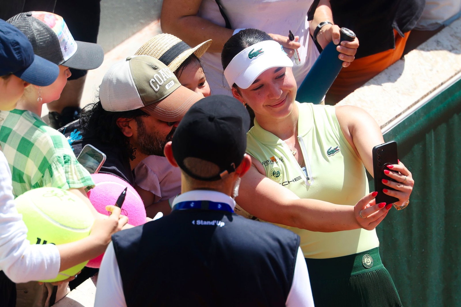 Machte nach ihrem Sieg ein Selfie mit den Fans: Eva Lys.