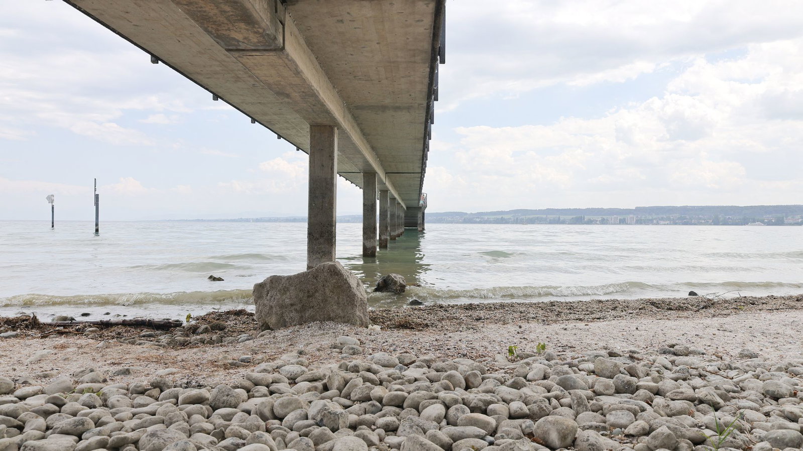 Damit der Wasserstand im Bodensee steigt und wieder gewohnte Werte erreicht, müsste es lange und viel regnen.