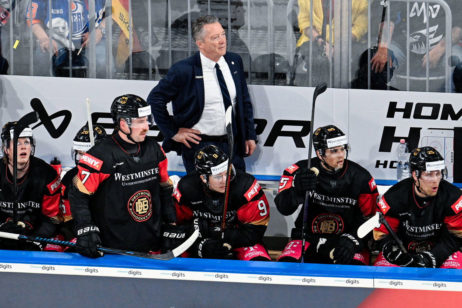 Nach zwei Enttäuschungen bei der WM 2025 und Olympia 2026 steht auch Bundestrainer Harold Kreis mehr unter Beobachtung. (Archivbild)