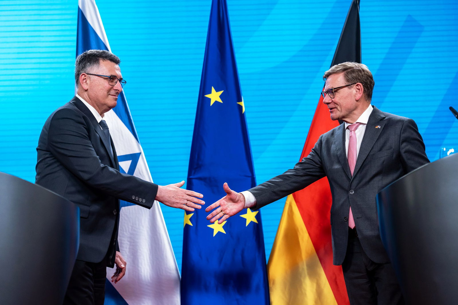 Außenminister Wadephul ruft in einer Pressekonferenz mit seinem israelischen Kollegen Saar den Iran zur Rückkehr an den Verhandlungstisch auf 