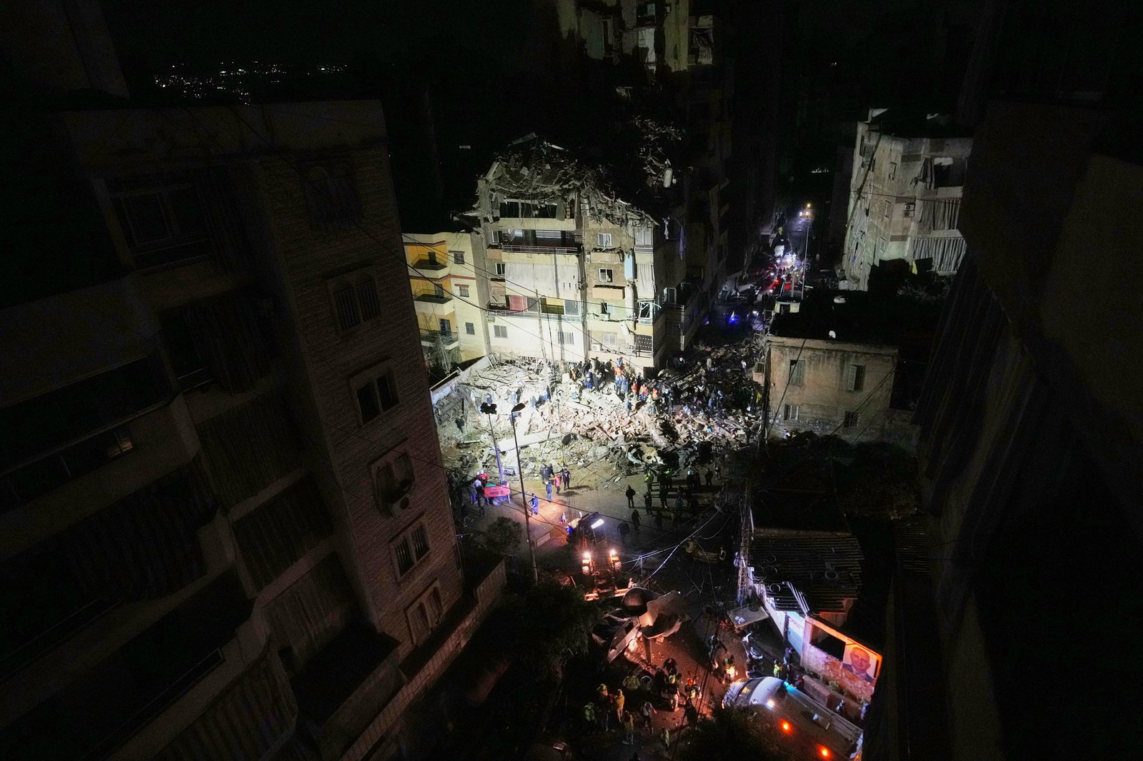 Erstmals seit Beginn der Waffenruhe greift Israel in der libanesischen Hauptstadt Beirut Ziele mutmaßlicher Hisbollah-Kämpfer an. 