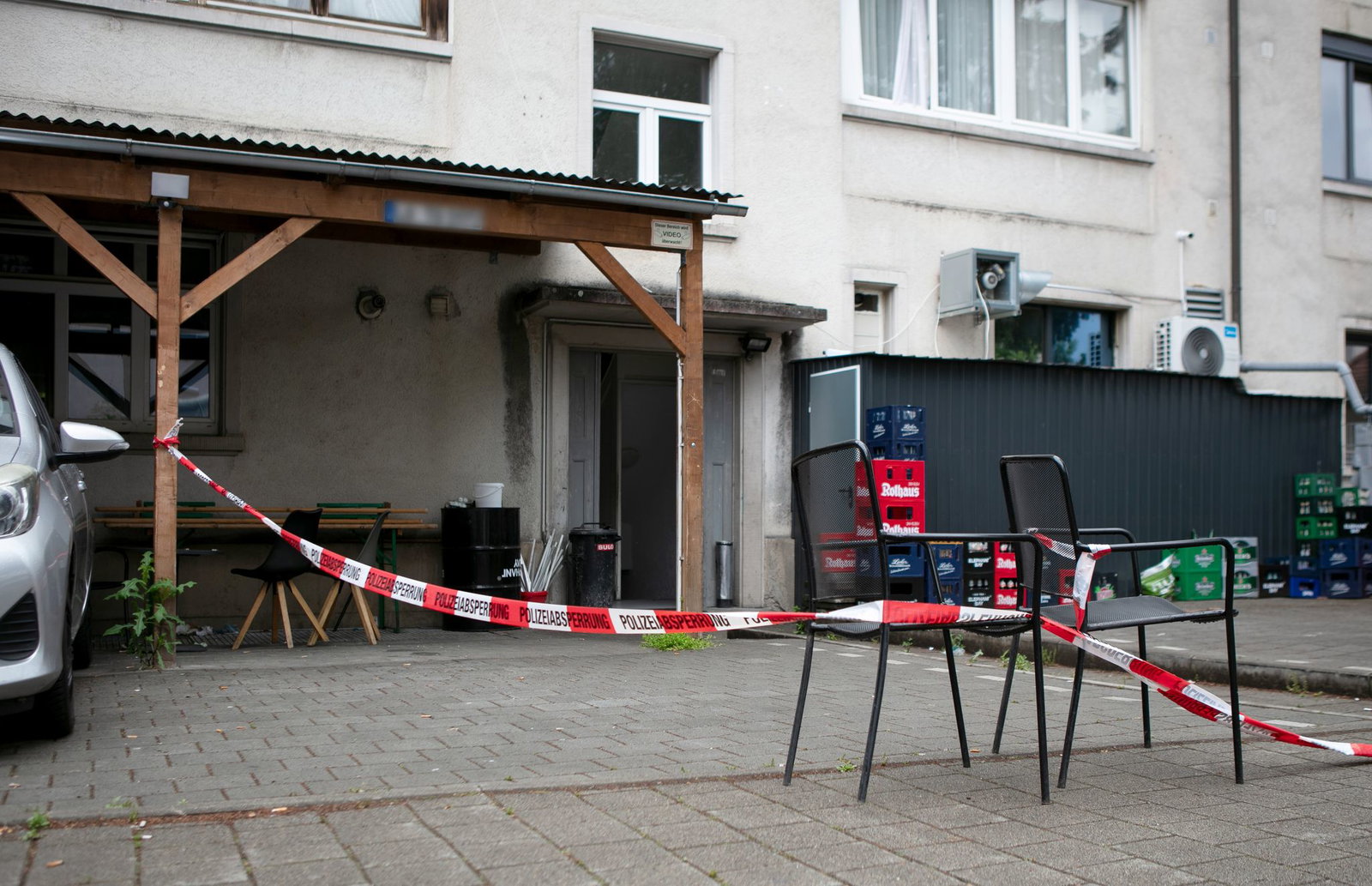 Das Opfer wurde schwer verletzt in ein Krankenhaus gebracht.