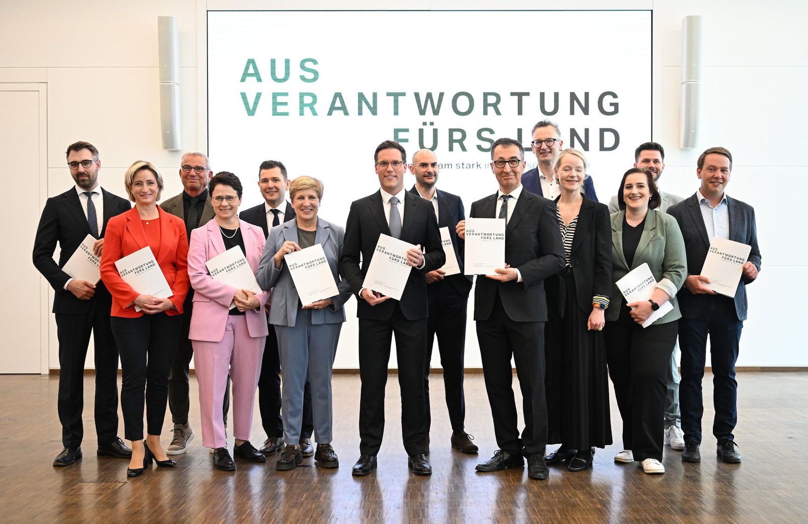 Viele davon sollen nun ein Ministerium bekommen: Die Kernverhandler bei der Präsentation des Koalitionsvertrags.