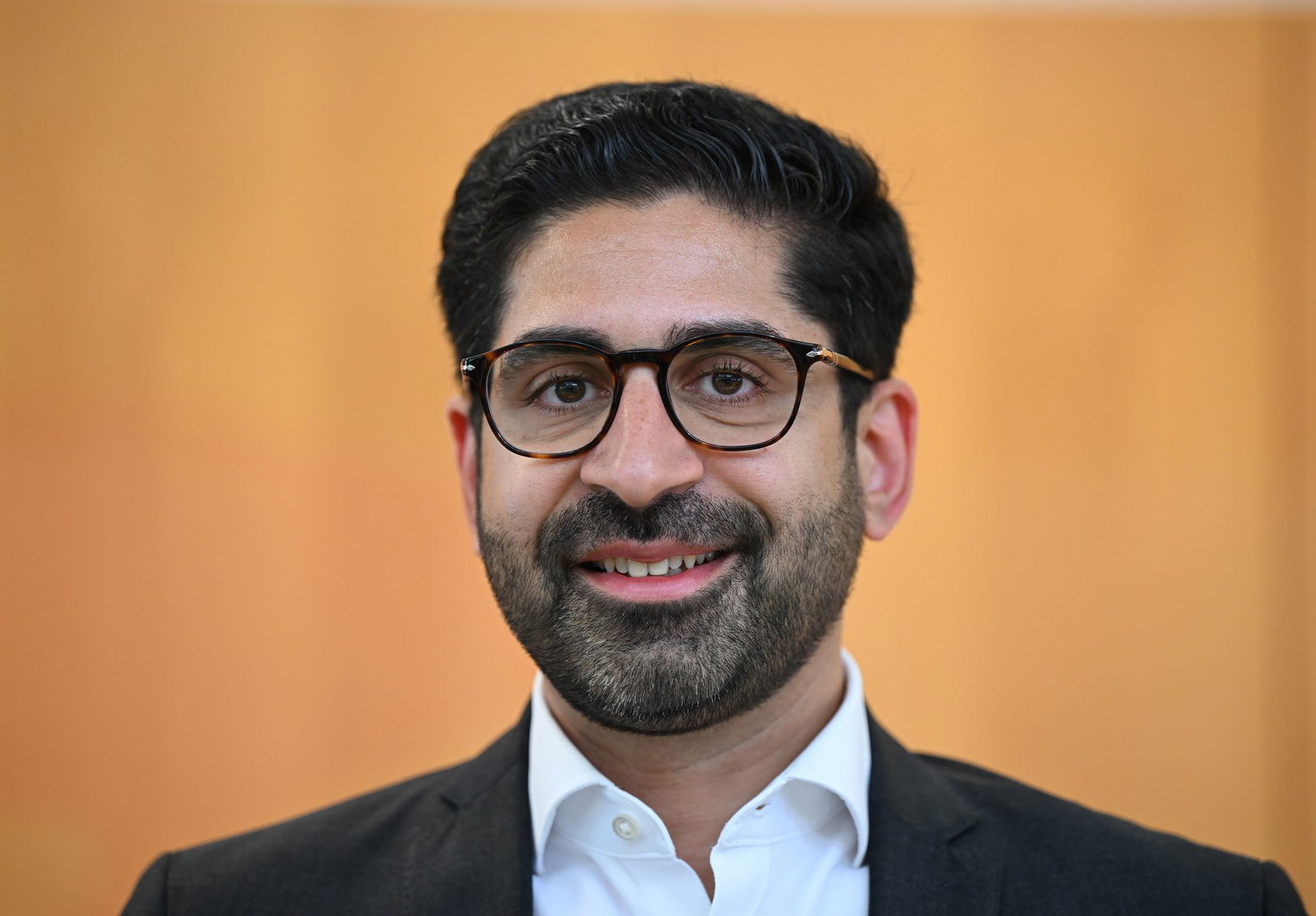 Nach den Worten von Wirtschaftsminister Mansoori ist es eine Frage der Resilienz in Krisenzeiten, Kapazitäten etwa für die Produktion von Impfstoffen aufrechtzuerhalten. (Archivbild)