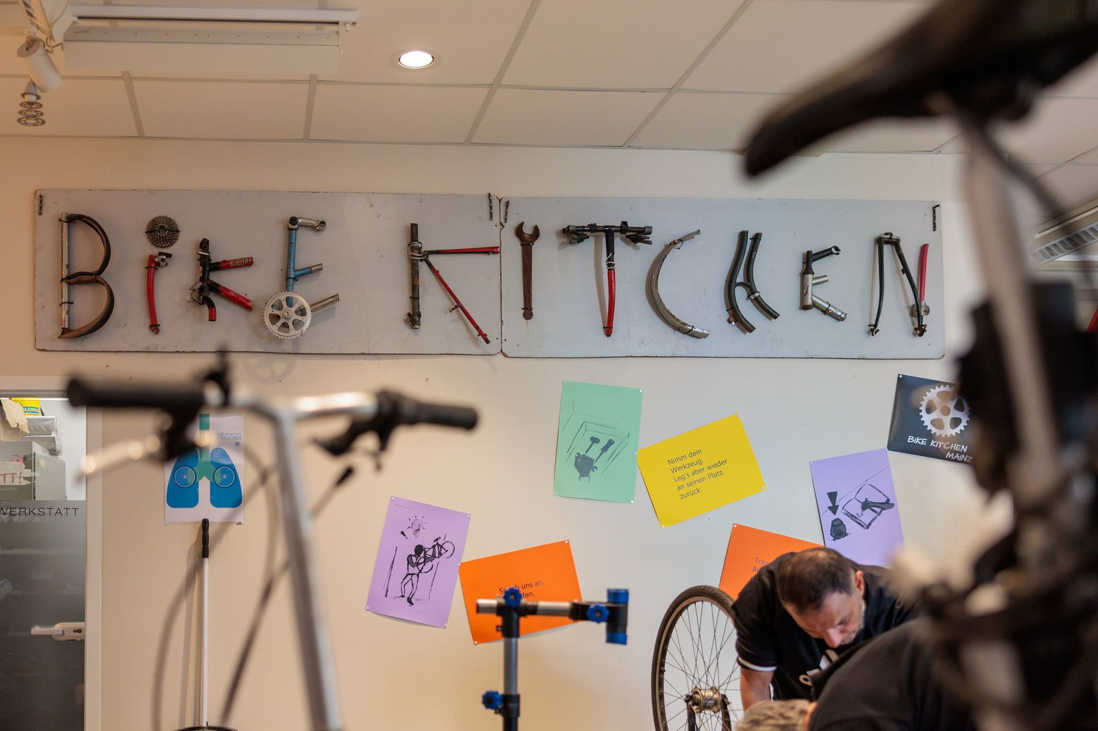 Die «Bike Kitchen» ist eine Selbsthilfe-Fahrradwerkstatt.