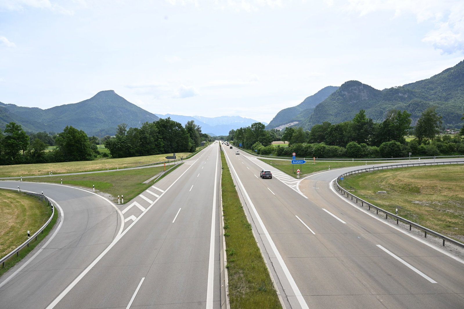 Die Warnungen vor einem Verkehrschaos haben offenbar gewirkt - nur wenige Autos fuhren am Samstag auf der A8 in Richtung Österreich.