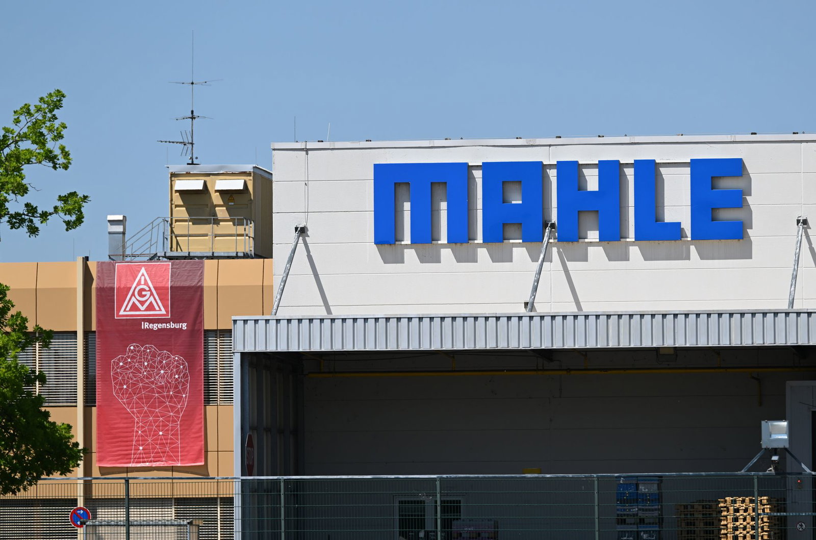 Die Firma Mahle beschäftigt an dem Standort rund 400 Menschen.
