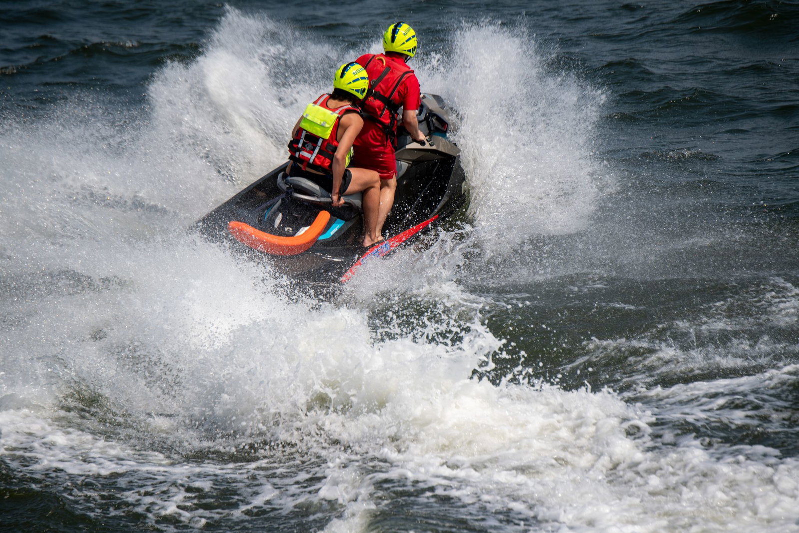 Ein Mann und eine Frau sind im Rhein mit dem Wassermotorrad gekentert (Symbolbild)