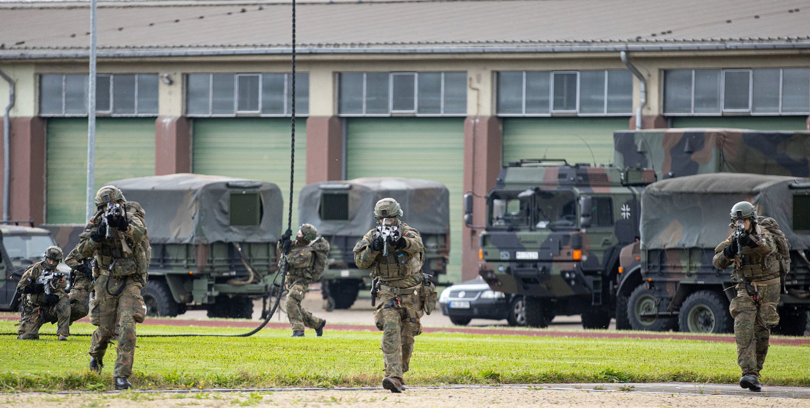 In Saarlouis befinden sich bereits Bundeswehreinheiten. (Archivbild)