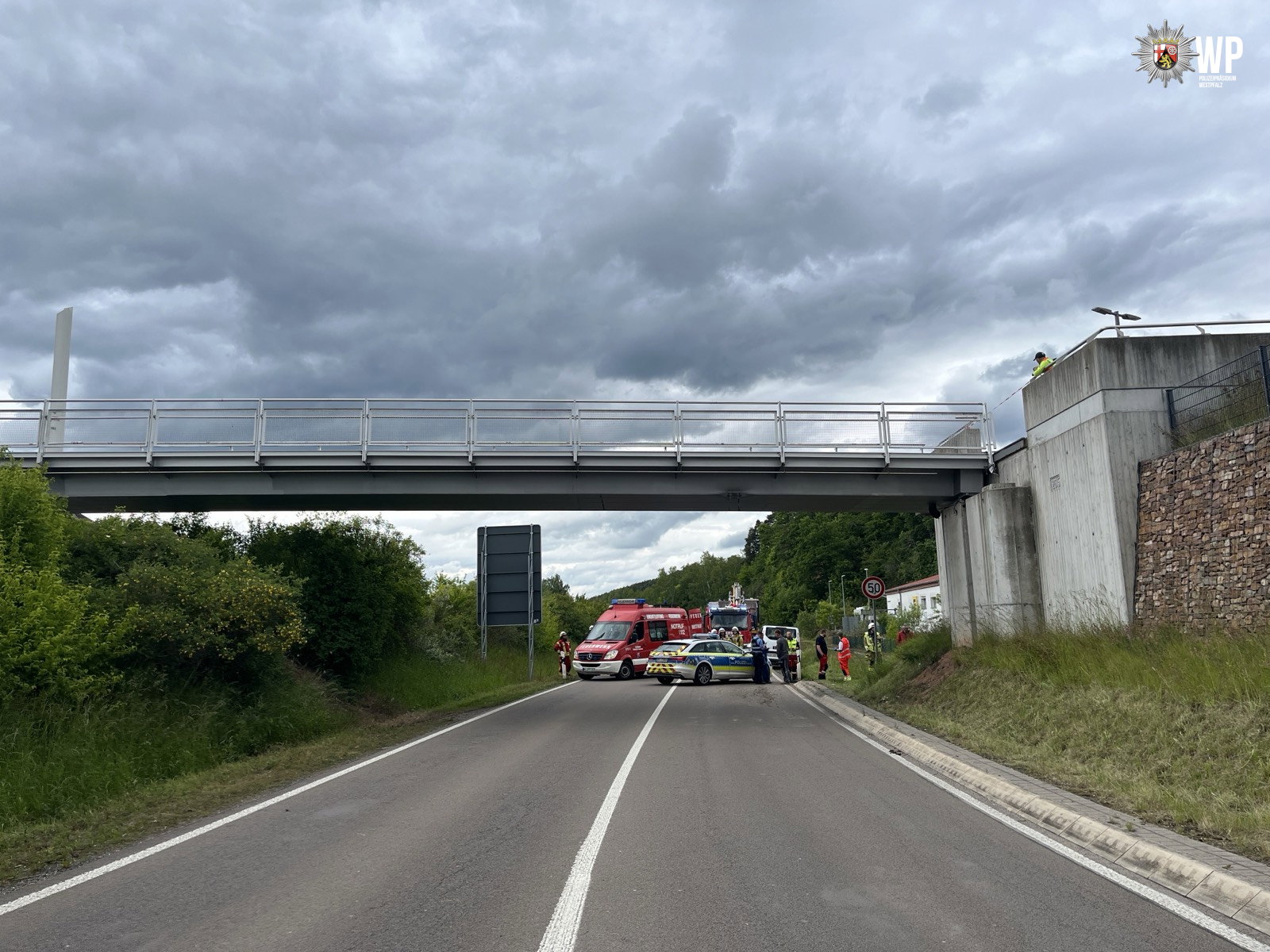Brücke von LKW gerammt