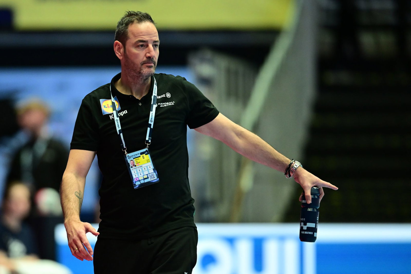Trainer Iker Romero führte die SG BBM Bietigheim zurück in der Bundesliga. (Archivbild)