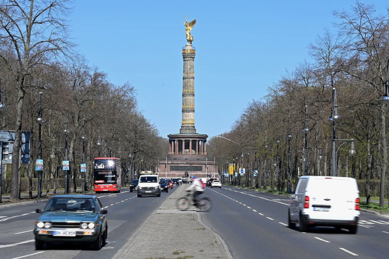 Die Straße wird heute in Helmut-Kohl-Allee umbenannt.