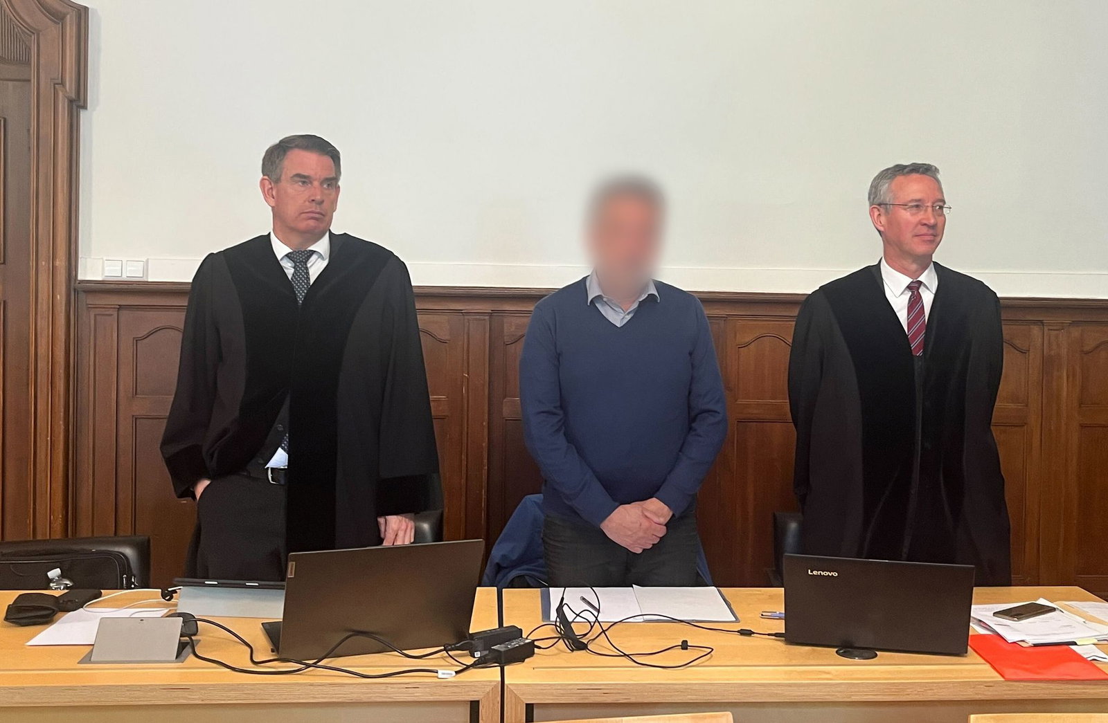 Ein Angeklagter strebt im Berufungsprozess einen Freispruch an. 