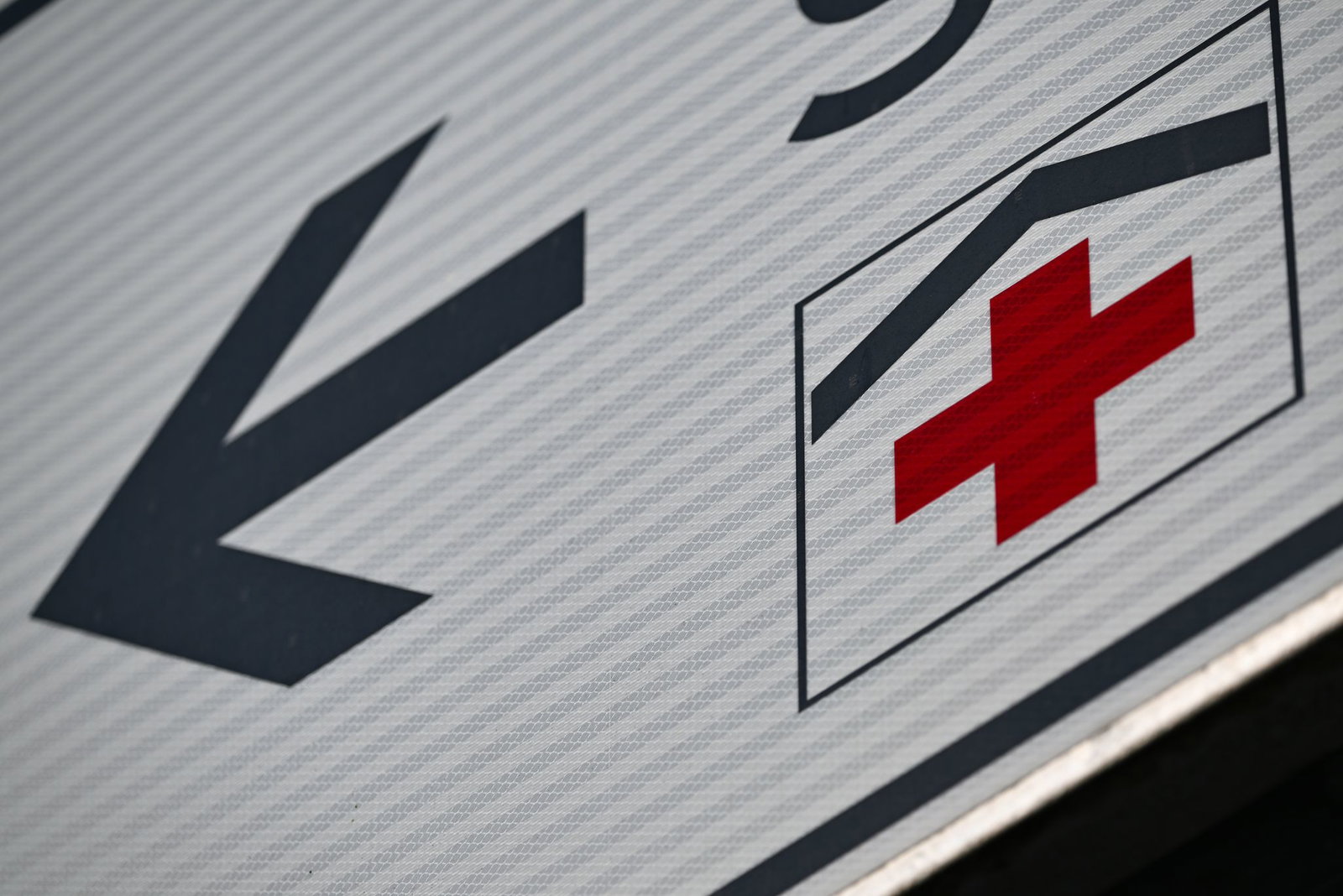 Anlass für den Einsatz ist ein Vorkommnis innerhalb des Krankenhauses, wie es hieß. (Symbolbild)