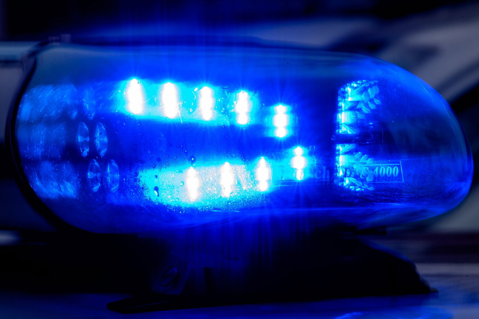 Auf der A8 hat es am Morgen einen Unfall mit einem Kleintransporter gegeben. (Symbolbild)