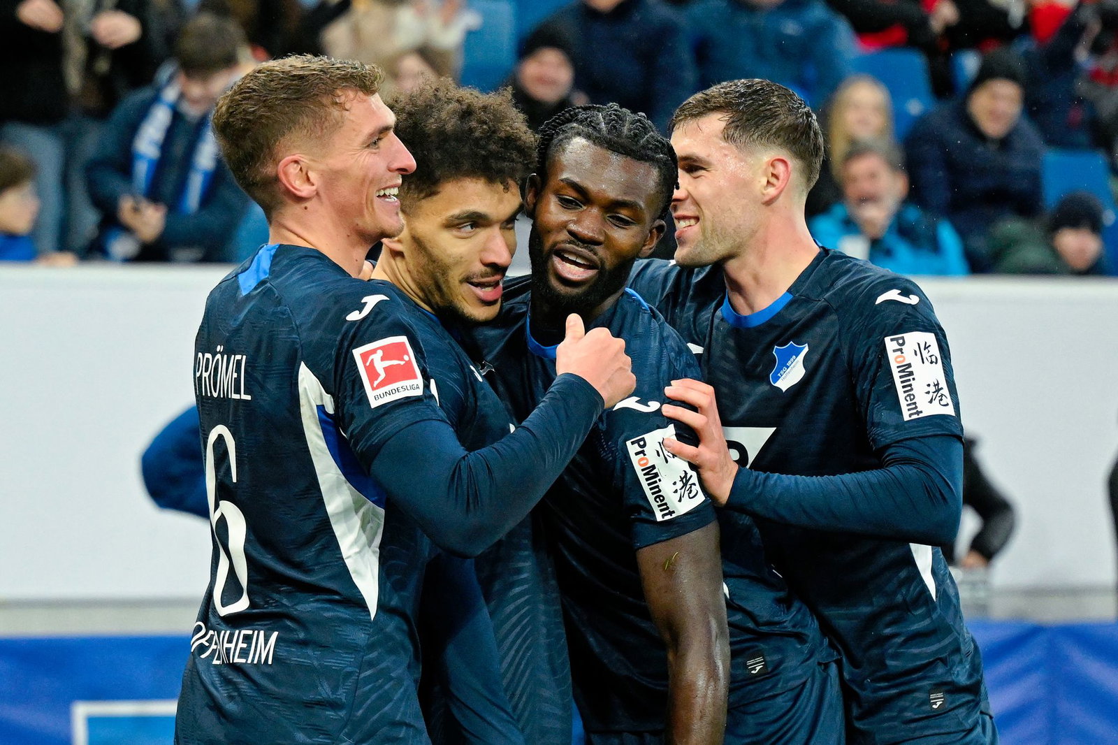 Prömel und Bebou werden verabschiedet.