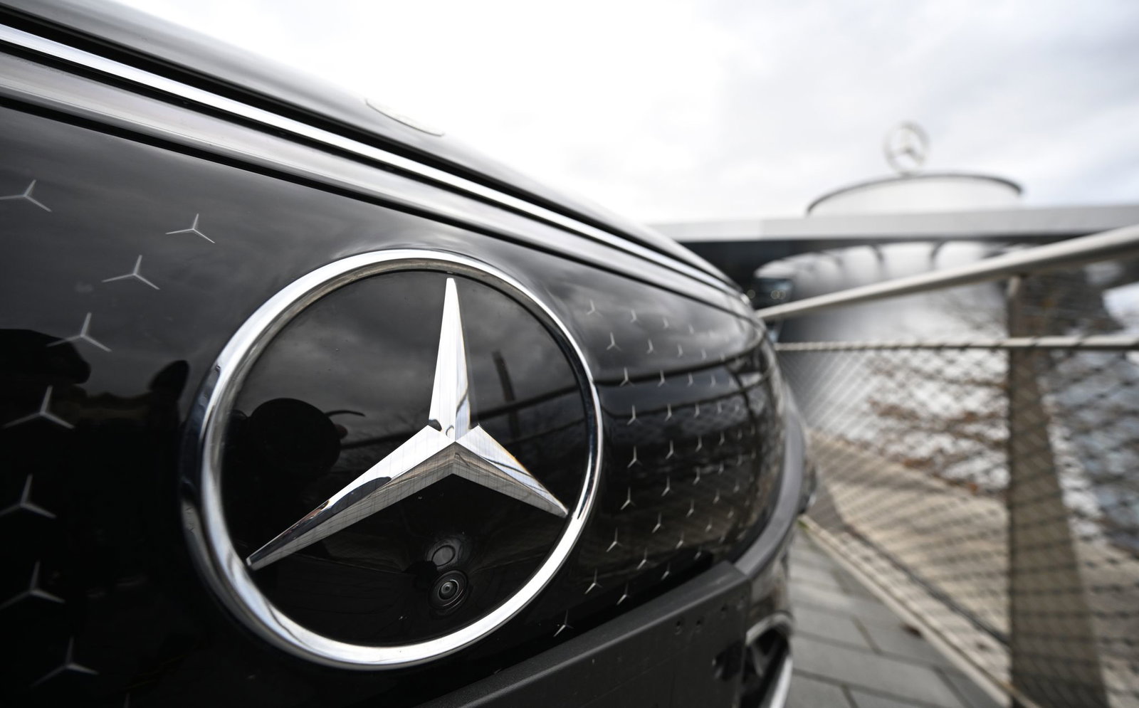 Der Verkaufsprozess für die konzerneigenen Autohäuser von Mercedes-Benz schreitet voran - auch im Südwesten. (Symbolbild)