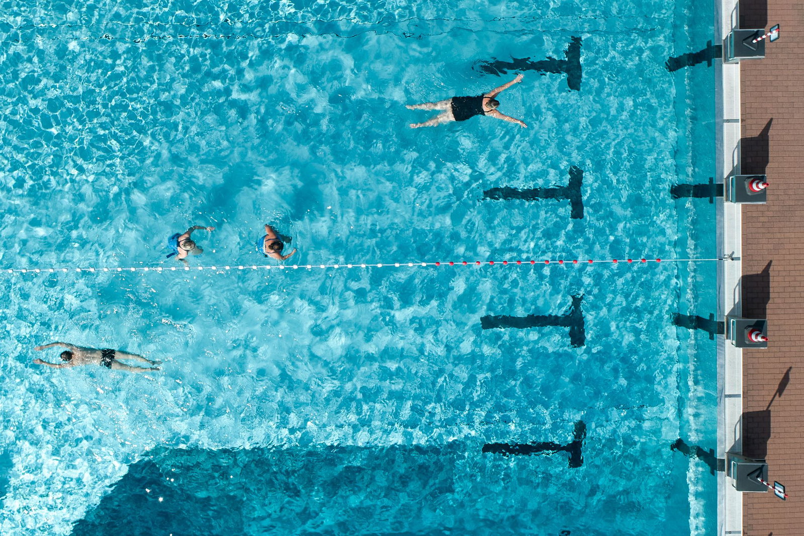 Vor dem Gang ins Wasser gilt: Abkühlen, abkühlen, abkühlen. (Symbolbild)