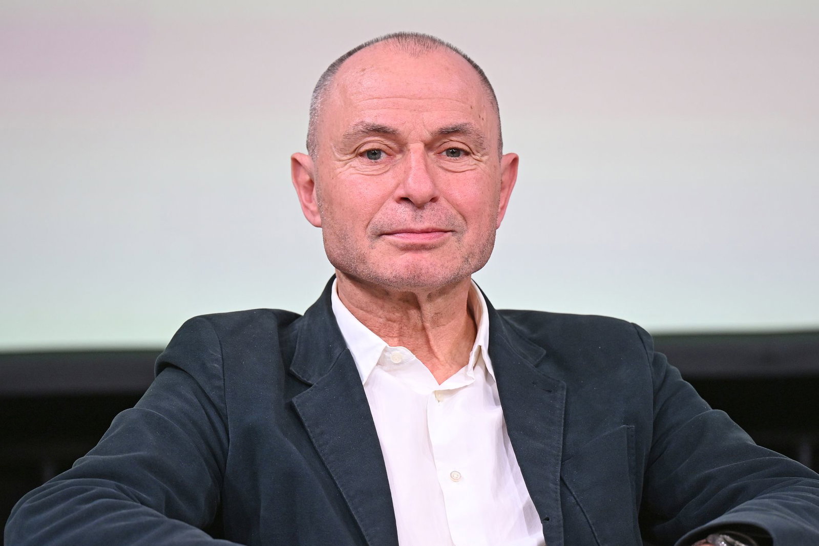 Der in Hamburg lebende Schriftsteller wird mit dem Siegfried Lenz Preis ausgezeichnet. (Archivbild) 