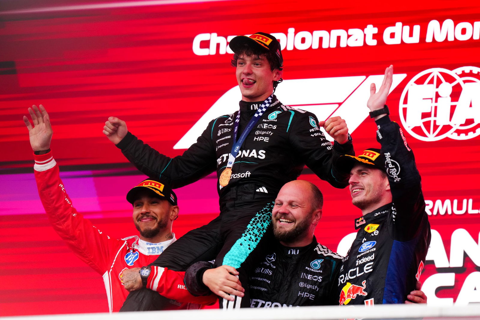Die erfolgreichsten Formel-1-Piloten im Feld huldigen dem Teeanager. 